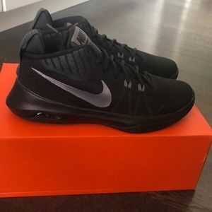 Nike men’s air versitile nbk shoes black New